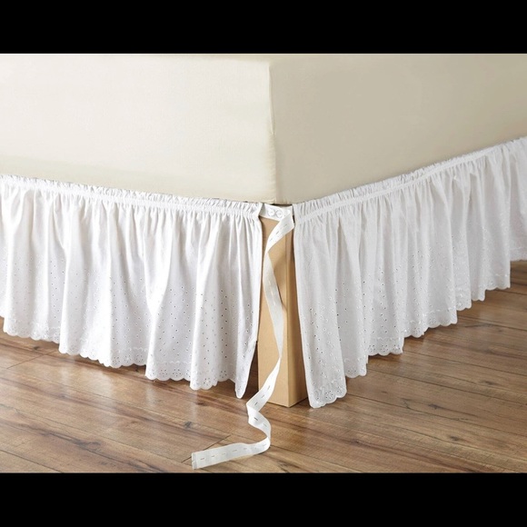Better Homes and Gardens White Solid Cotton-Poly Bedskirt, fits any size bed! - Picture 4 of 6